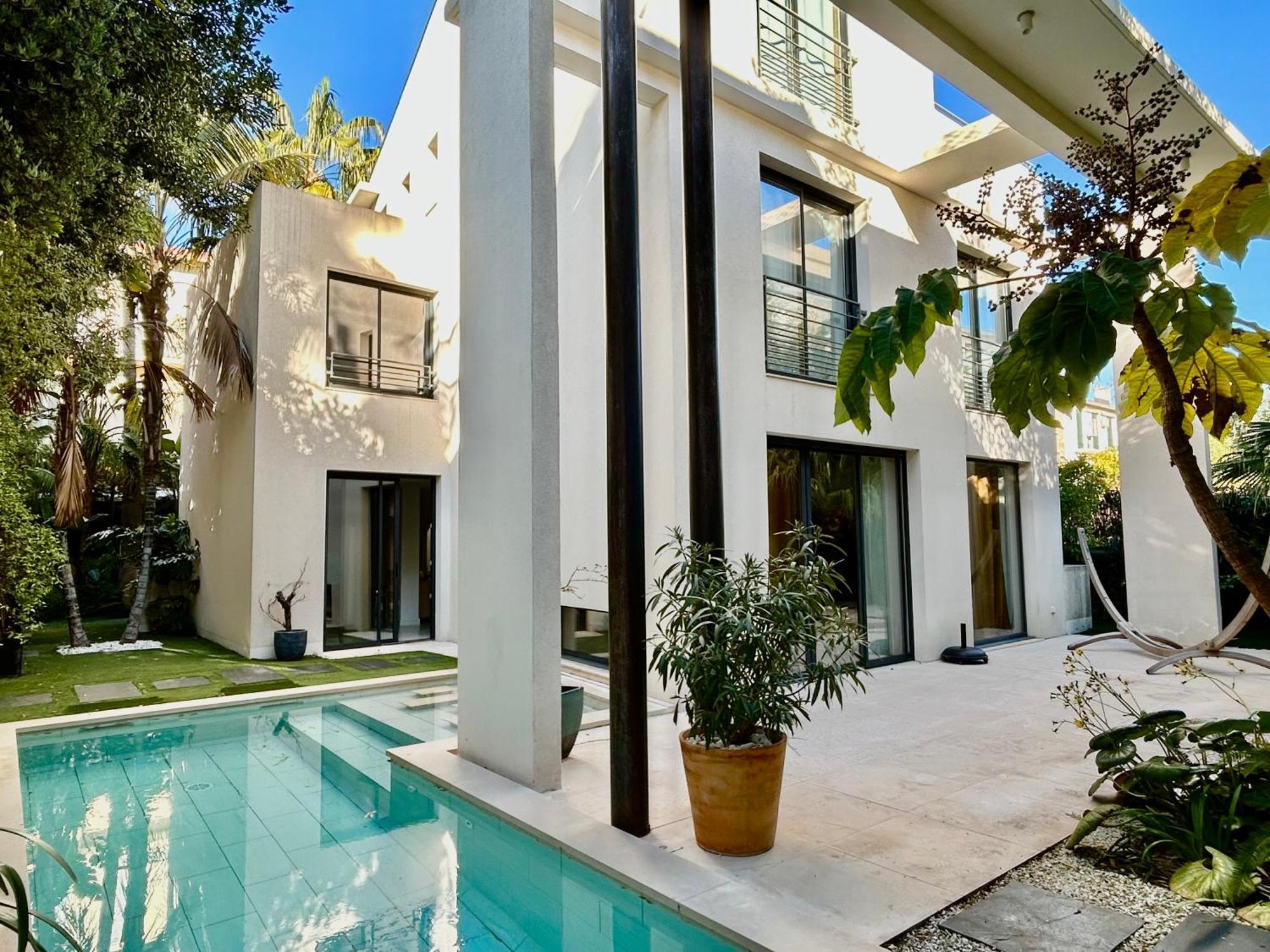 Rumah Bali Cannes Exterior photo
